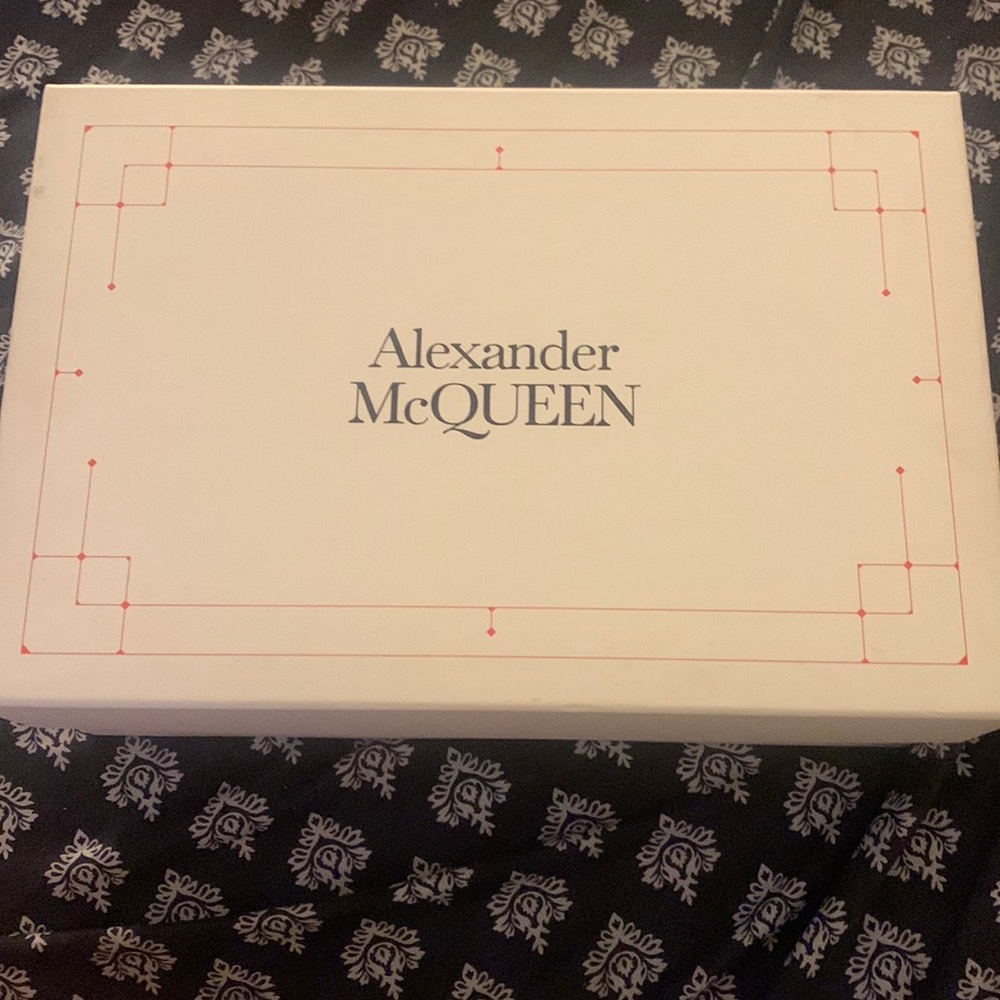 selling green Alexander Mcqueens